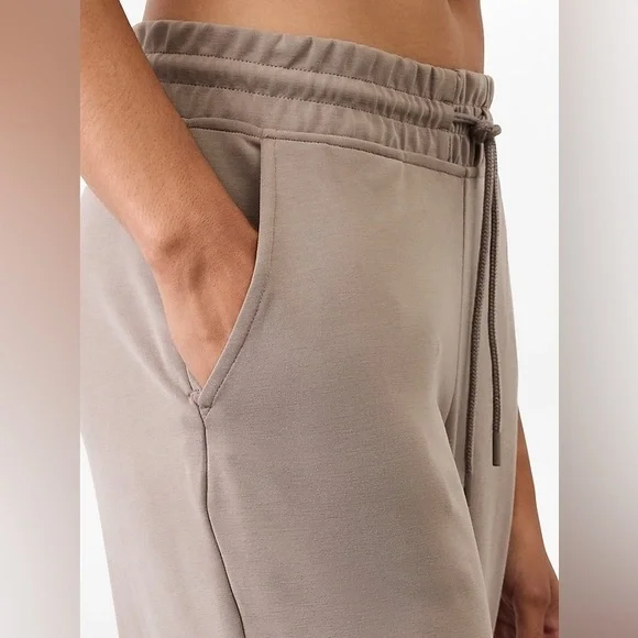 Athleta Seasoft Mid Rise Straight Crop EUC Size Large Inseam 25” - Picture 4 of 8